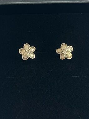 Sterling silver flower stud earrings